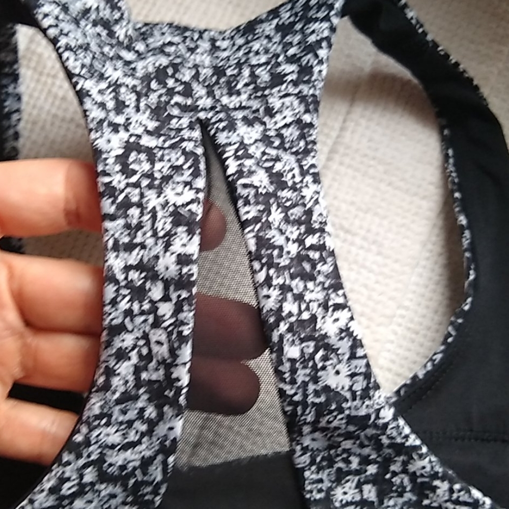 Lululemon Sports Bra - Picture 6 of 7